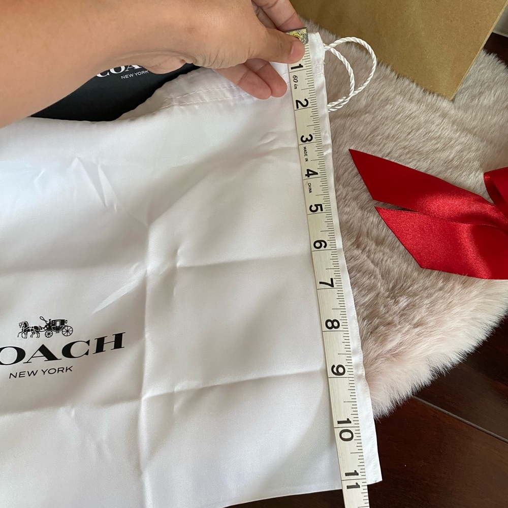 🎀 Coach Empty Bag box with tissue paper, New Dustbag and large paper bag - Picture 8 of 9